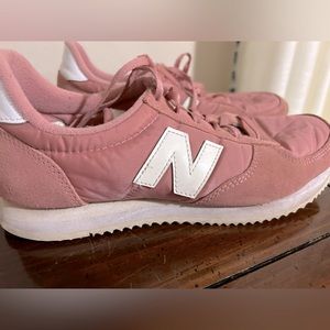 Pink woman’s New Balance Size 8